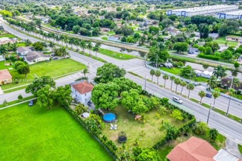 Villa ou maison à vendre à Miami, Floride: 5 chambres, 255.85 m2 № 1310268 - photo 4