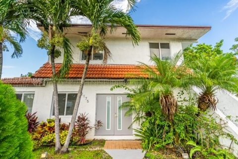 Villa ou maison à vendre à Miami, Floride: 5 chambres, 255.85 m2 № 1310268 - photo 24