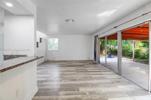 Casa en venta en Miami, Florida, 3 dormitorios № 1375821 - foto 3