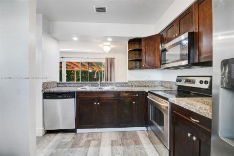 Casa en venta en Miami, Florida, 3 dormitorios № 1375821 - foto 7