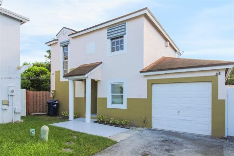 Casa en venta en Miami, Florida, 3 dormitorios № 1375821 - foto 1