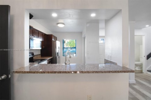 Casa en venta en Miami, Florida, 3 dormitorios № 1375821 - foto 5