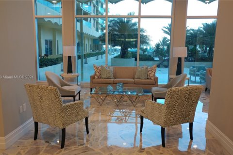 Condo in Hollywood, Florida, 1 bedroom  № 1375816 - photo 21