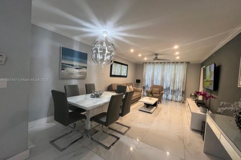 Copropriété à vendre à Hollywood, Floride: 1 chambre, 73.67 m2 № 1375816 - photo 1