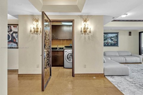 Condo in Sunny Isles Beach, Florida, 3 bedrooms  № 1375818 - photo 21