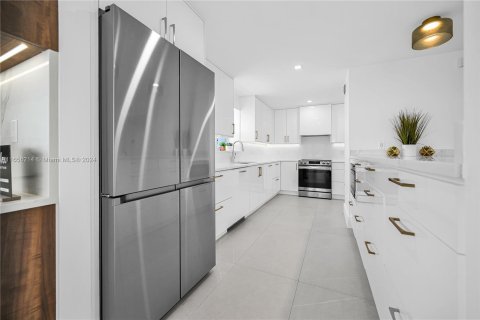 Condo in Fort Lauderdale, Florida, 2 bedrooms  № 1375820 - photo 11