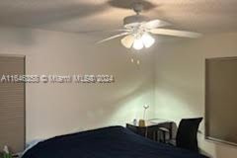 Condo in West Palm Beach, Florida, 2 bedrooms  № 1329796 - photo 11