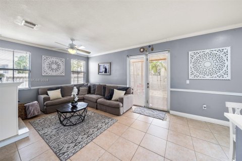 Casa en venta en Miami, Florida, 4 dormitorios, 209.59 m2 № 1329797 - foto 16