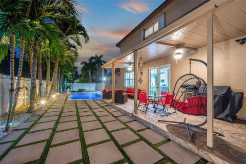 Casa en venta en Miami, Florida, 4 dormitorios, 209.59 m2 № 1329797 - foto 3