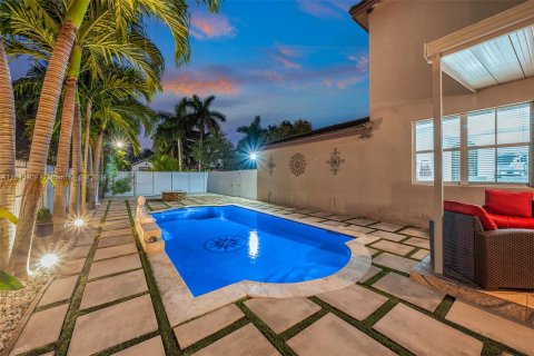 Casa en venta en Miami, Florida, 4 dormitorios, 209.59 m2 № 1329797 - foto 4