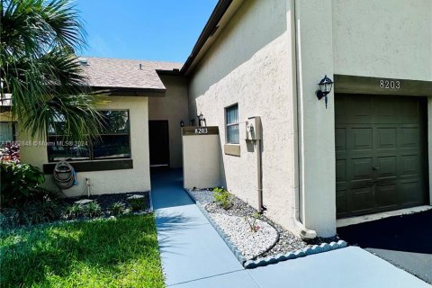 Casa en venta en Tamarac, Florida, 2 dormitorios, 95.97 m2 № 1377354 - foto 4