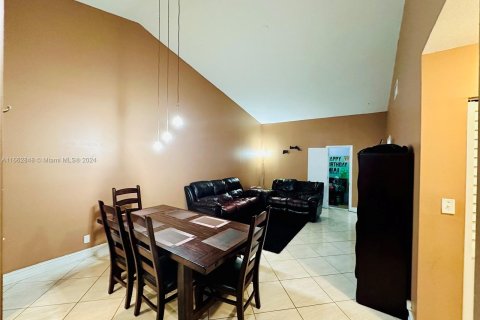 Casa en venta en Tamarac, Florida, 2 dormitorios, 95.97 m2 № 1377354 - foto 9