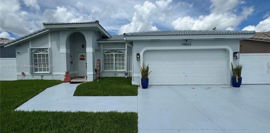 House in Miami, Florida 3 bedrooms, 147.53 sq.m. № 1377308