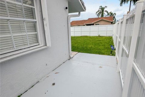 House in Miami, Florida 3 bedrooms, 147.53 sq.m. № 1377308 - photo 26