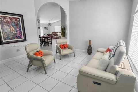 Villa ou maison à vendre à Miami, Floride: 3 chambres, 147.53 m2 № 1377308 - photo 2