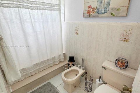 Casa en venta en Miami, Florida, 3 dormitorios, 147.53 m2 № 1377308 - foto 12