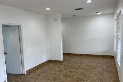 Commercial property in West Palm Beach, Florida 234.76 sq.m. № 1189733 - photo 7