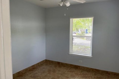 Immobilier commercial à vendre à West Palm Beach, Floride: 234.76 m2 № 1189733 - photo 3