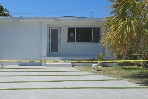 House in West Miami, Florida 3 bedrooms, 158.86 sq.m. № 1189772 - photo 23