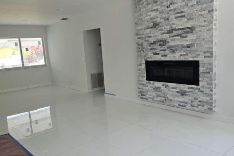 House in West Miami, Florida 3 bedrooms, 158.86 sq.m. № 1189772 - photo 19