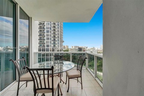 Condominio en venta en Sunny Isles Beach, Florida, 3 dormitorios, 199.09 m2 № 611627 - foto 18