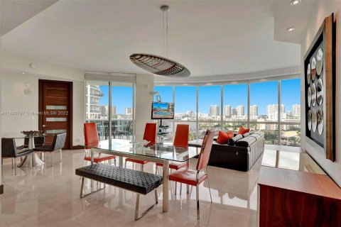 Condominio en venta en Sunny Isles Beach, Florida, 3 dormitorios, 199.09 m2 № 611627 - foto 5