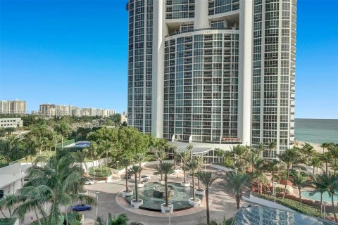 Condominio en venta en Sunny Isles Beach, Florida, 3 dormitorios, 199.09 m2 № 611627 - foto 25