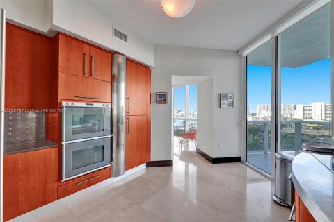 Condo in Sunny Isles Beach, Florida, 3 bedrooms  № 611627 - photo 13