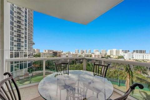 Copropriété à vendre à Sunny Isles Beach, Floride: 3 chambres, 199.09 m2 № 611627 - photo 16