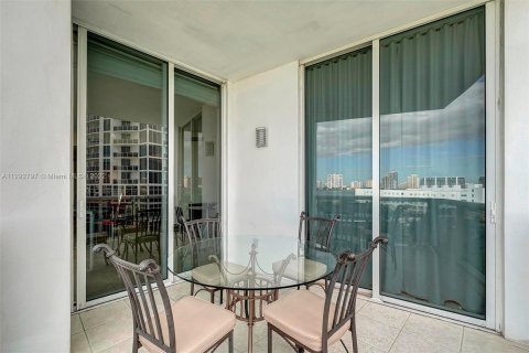 Condo in Sunny Isles Beach, Florida, 3 bedrooms  № 611627 - photo 19