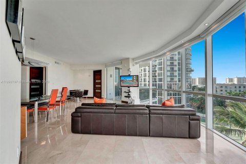 Condo in Sunny Isles Beach, Florida, 3 bedrooms  № 611627 - photo 9