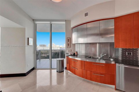 Condominio en venta en Sunny Isles Beach, Florida, 3 dormitorios, 199.09 m2 № 611627 - foto 14