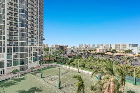 Condominio en venta en Sunny Isles Beach, Florida, 3 dormitorios, 199.09 m2 № 611627 - foto 20