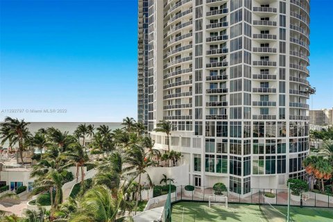 Condominio en venta en Sunny Isles Beach, Florida, 3 dormitorios, 199.09 m2 № 611627 - foto 22