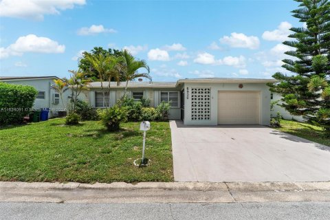 Villa ou maison à vendre à Margate, Floride: 2 chambres, 130.06 m2 № 1305492 - photo 1