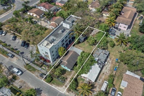 Immobilier commercial à vendre à Miami, Floride: 108.14 m2 № 1305457 - photo 1