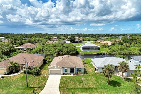 House in Port Charlotte, Florida 3 bedrooms, 191.75 sq.m. № 1246244 - photo 2