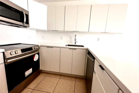 Condo in Miami Beach, Florida, 1 bedroom  № 1310410 - photo 6