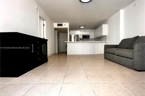 Condo in Miami Beach, Florida, 1 bedroom  № 1310410 - photo 7