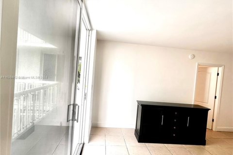 Condo in Miami Beach, Florida, 1 bedroom  № 1310410 - photo 9