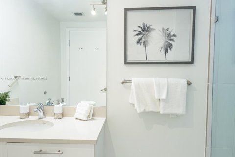 Condo in Miami, Florida, 1 bedroom  № 8907 - photo 25