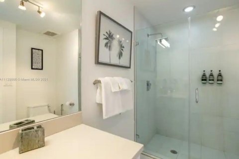 Condominio en alquiler en Miami, Florida, 1 dormitorio, 67.45 m2 № 8907 - foto 12