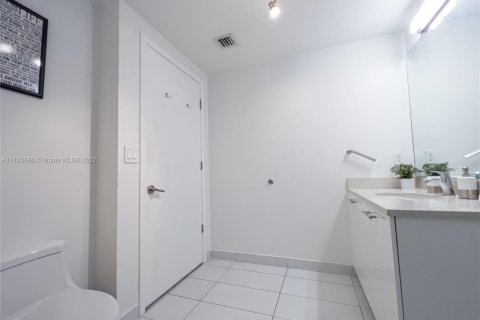 Condominio en alquiler en Miami, Florida, 1 dormitorio, 67.45 m2 № 8907 - foto 17