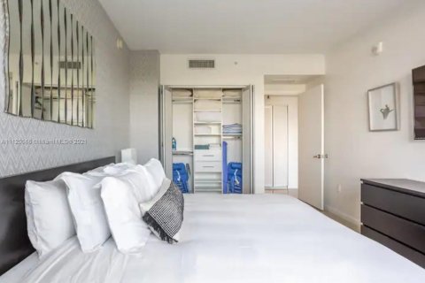 Condominio en alquiler en Miami, Florida, 1 dormitorio, 67.45 m2 № 8907 - foto 11