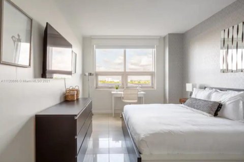 Condominio en alquiler en Miami, Florida, 1 dormitorio, 67.45 m2 № 8907 - foto 13