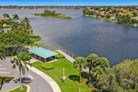 Villa ou maison à vendre à Pembroke Pines, Floride: 4 chambres, 218.51 m2 № 1407832 - photo 23