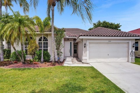 Villa ou maison à vendre à Pembroke Pines, Floride: 4 chambres, 218.51 m2 № 1407832 - photo 27