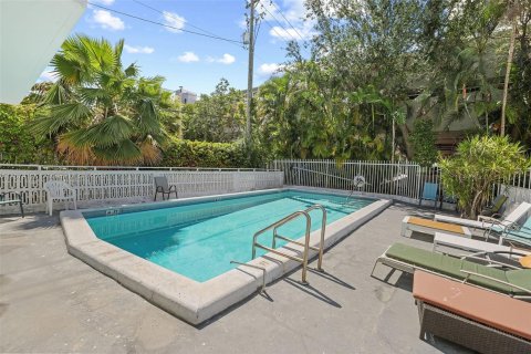 Condo in Miami Beach, Florida, 2 bedrooms  № 1407745 - photo 29