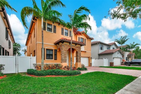 Villa ou maison à vendre à Hialeah, Floride: 5 chambres, 308.06 m2 № 1407790 - photo 3