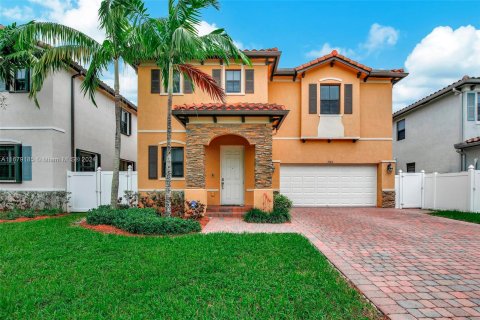 Casa en venta en Hialeah, Florida, 5 dormitorios, 308.06 m2 № 1407790 - foto 2